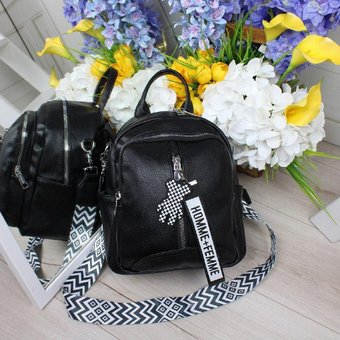 Женский небольшой рюкзак на широком ремне сумка-рюкзак черный экокожа