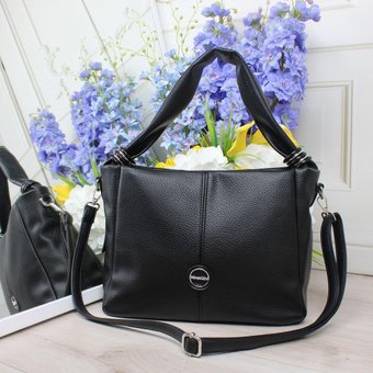 Женская сумка мягкой формы красивая модная черная экокожа