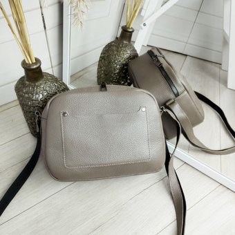 Женская кожаная сумка чемоданчик небольшая сумочка кроссбоди капучино натуральная кожа