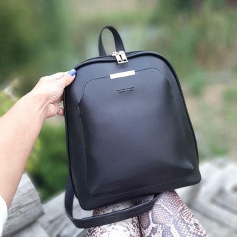 Женский рюкзак городской молодежный сумка-рюкзак с планкой черный экокожа