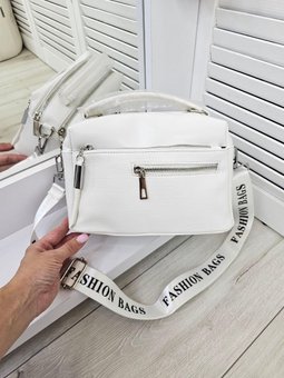 Женская сумка чемоданчик сумочка через плечо красивая белая экокожа