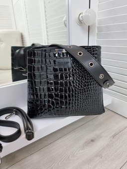 Женская сумка через плечо стильная кроссбоди сумочка черная лаковая экокожа рептилия