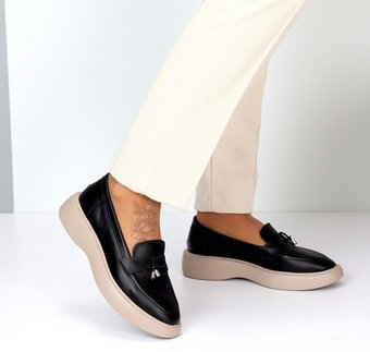 Женские туфли лоферы кожаные стильные на светлой подошве черные натуральная кожа 40