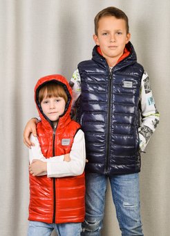 Двосторонній жилет для хлопчика з капюшоном дитячий підлітковий 98-164р синій з червоним