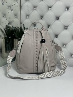 Сумка-рюкзак треугольный женский мягкий классический красивый светло-серый экокожа