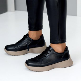 Женские кожаные кроссовки черные стильные классические натуральная кожа 40