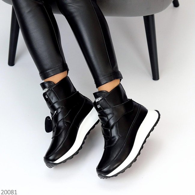 Женские демисезонные кожаные ботинки на липучках модные черные натуральная кожа