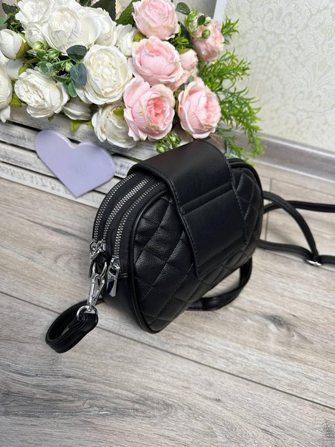 Стьобана жіноча сумочка через плече з клапаном сумка клатч чорна екошкіра