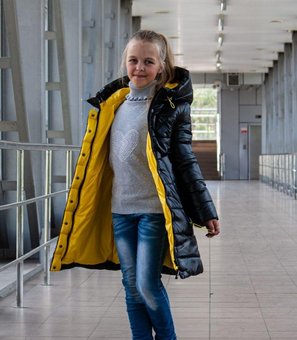 Длинное зимнее пальто на девочку теплая зимняя куртка подростковая черная с желтым 9-12 лет 146