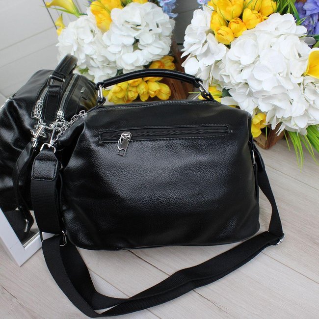 Женская сумочка вместительная средняя сумка на широком ремне черная экокожа