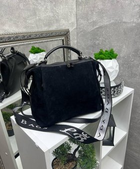 Женская замшевая сумка с двумя ремнями удобная сумочка средняя черная замша+кожзам