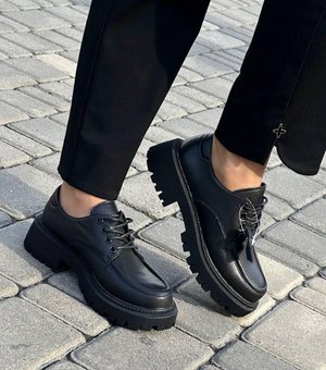 Женские кожаные туфли на шнурках на массивной подошве черные натуральная кожа 41