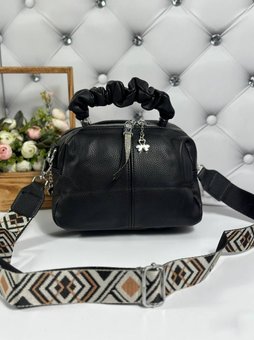 Женская сумка кроссбоди женственная сумочка на широком ремне черная экокожа