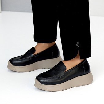 Женские кожаные лоферы стильные туфли на низком ходу черные натуральная кожа 41