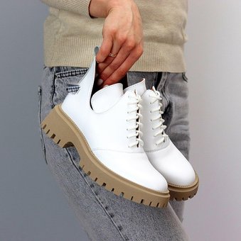 Ботинки женские кожаные на шнуровке демисезонные стильные белые натуральная кожа 36