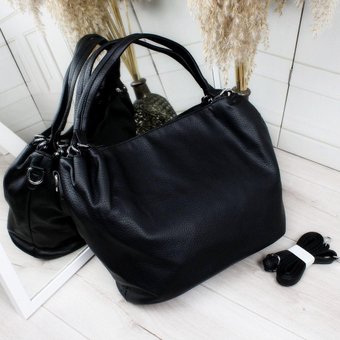 Женская сумка-мешок мягкая формата А4 красивая модная черная кожзам