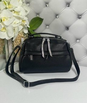 Небольшая женская сумка через плечо средняя сумочка стильная черная экокожа